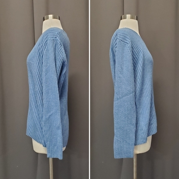 L.L.Bean Sky Baby Blue Merino Wool Ribbed Knit V Neck Relaxed Pullover Sweater - Picture 2 of 5